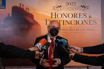 El Cabildo entrega sus honores y distinciones a 19 personas y entidades por su labor en favor de la sociedad grancanaria/TA.